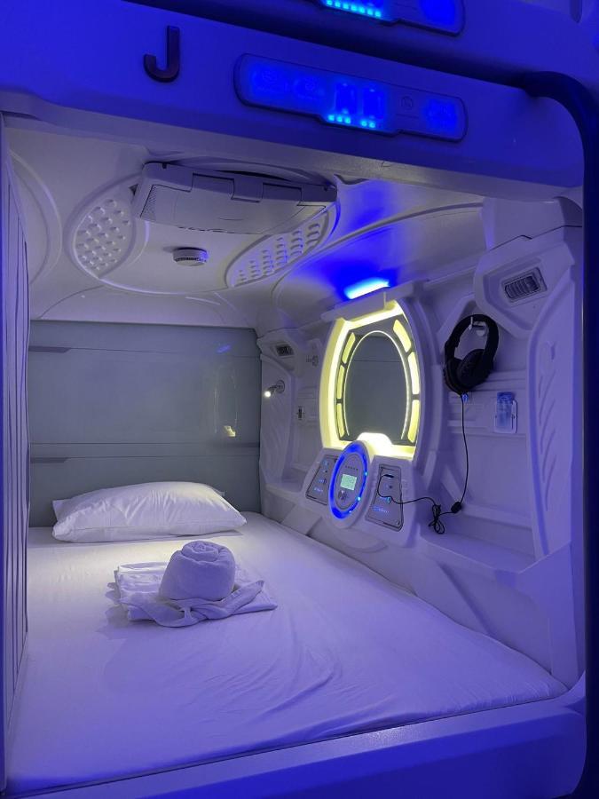 Bmax Spacepods Isla de Mactán Exterior foto